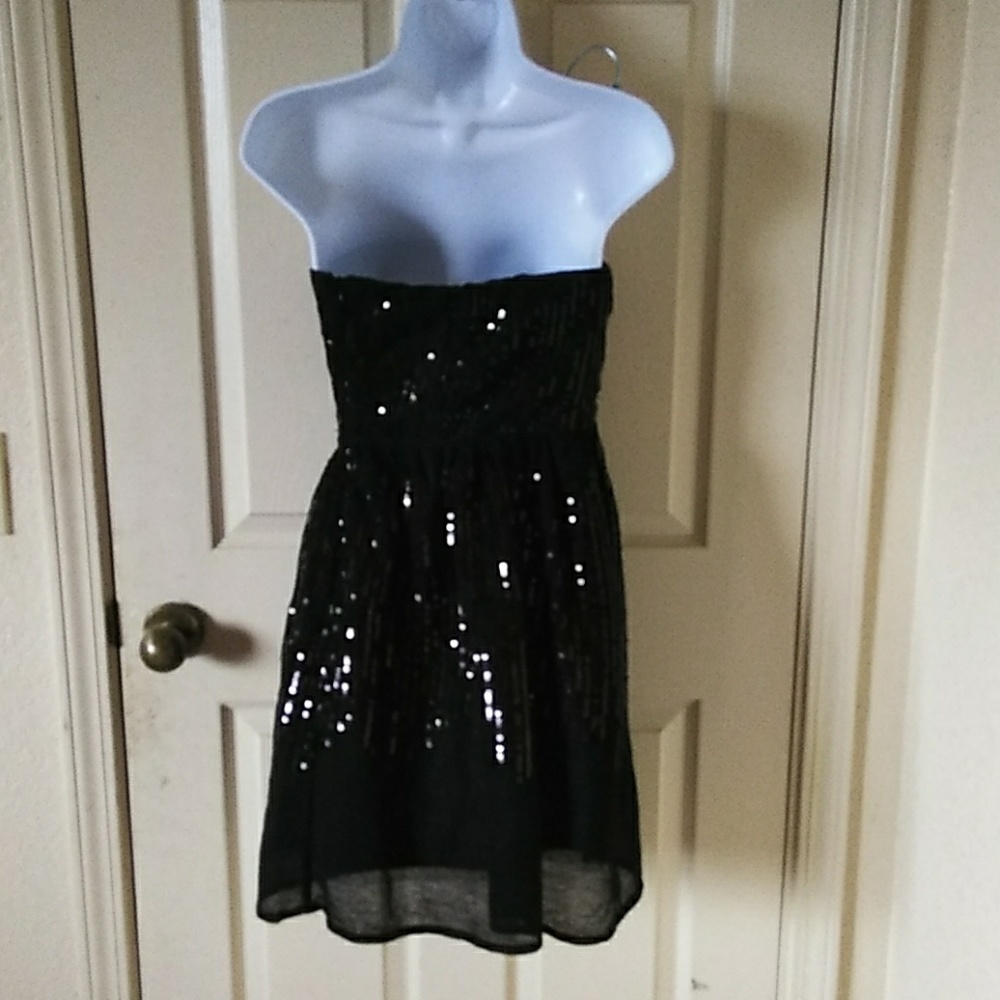 Colthing - Picture 2 of 3